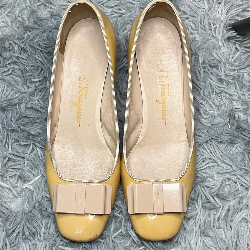 Salvatore Ferragamo Yellow Flats with Beige Bow size 7